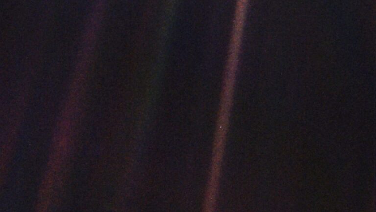 01_palebluedot